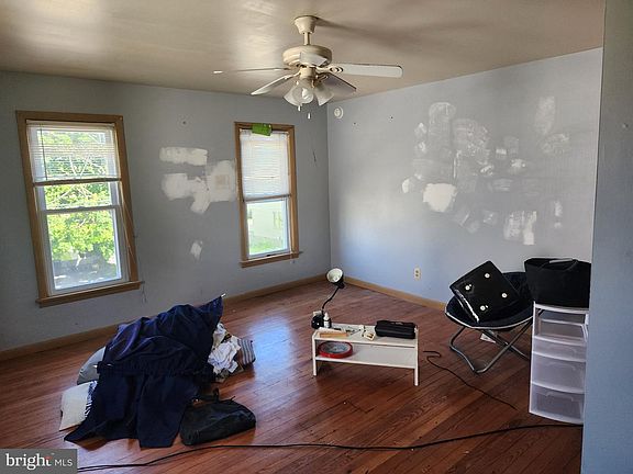 5th image of 135 Center St #137