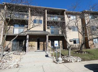 621 Virginia Rd APT 106, Crystal Lake, IL 60014