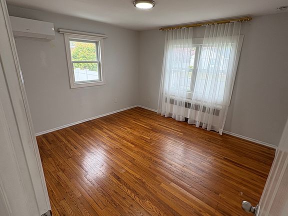 5th image of 37 Bainbridge Ave