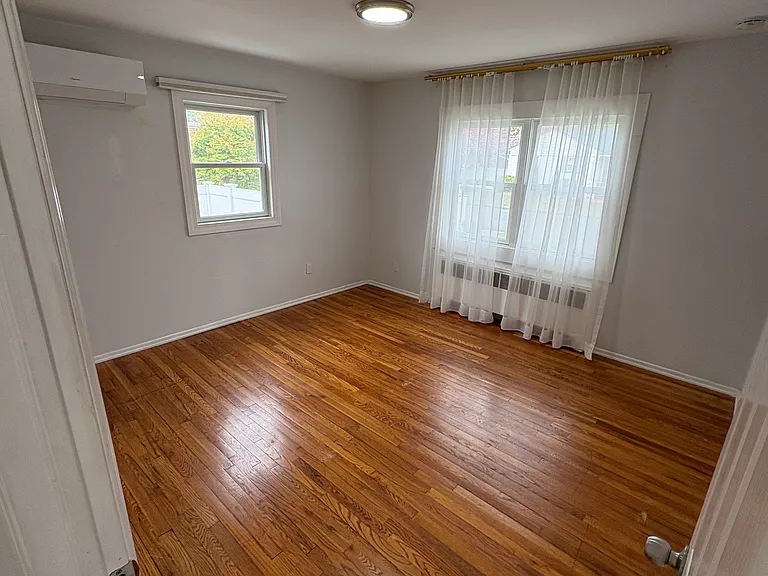 37 Bainbridge Ave — Photo 5
