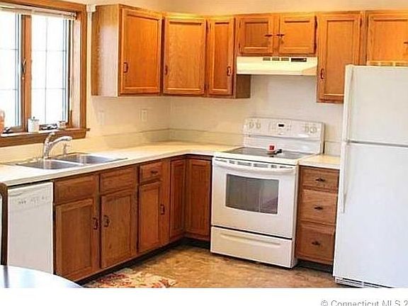 4th image of 69 Dove Ct #69