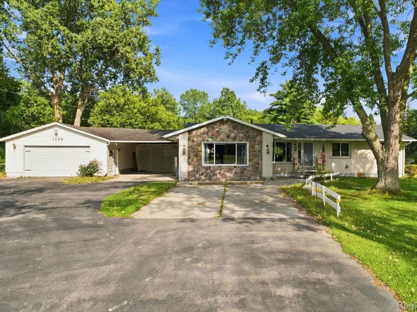 1288 40th St, Port Huron, MI 48060