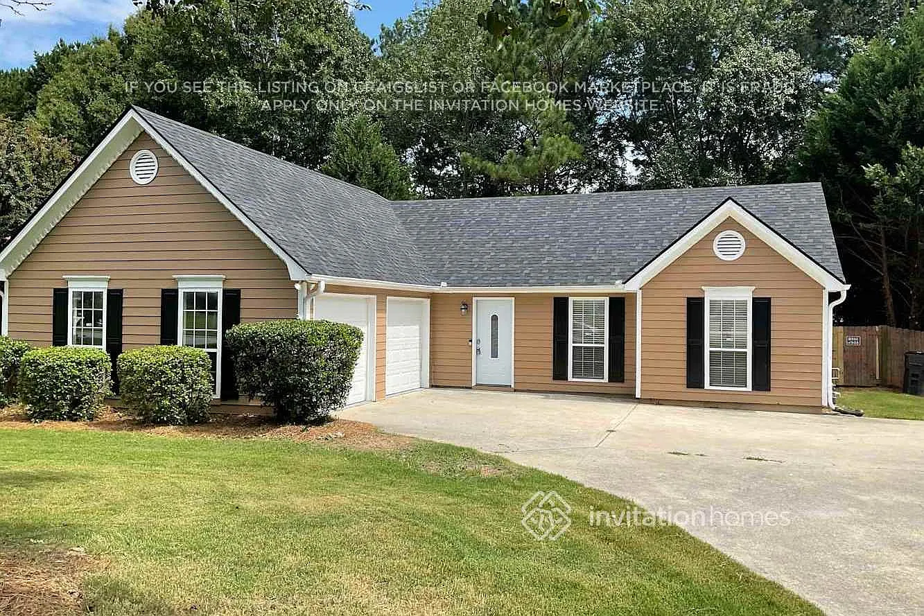 1015 Mercury Dr Lawrenceville, GA 30045 — Photo 2