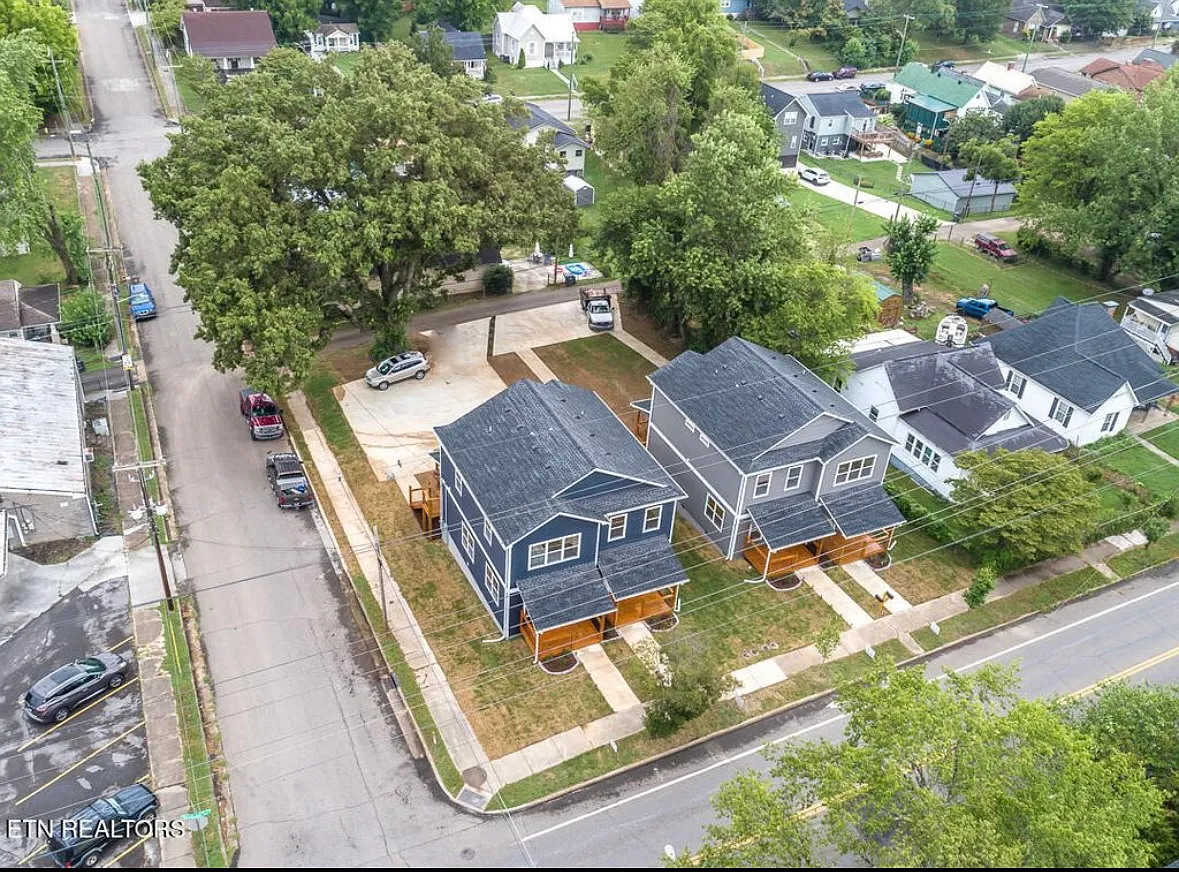 305 E Woodland Ave — Photo 2