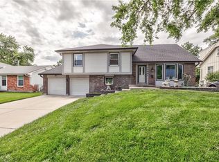 10007 W 98th St, Overland Park, KS 66212