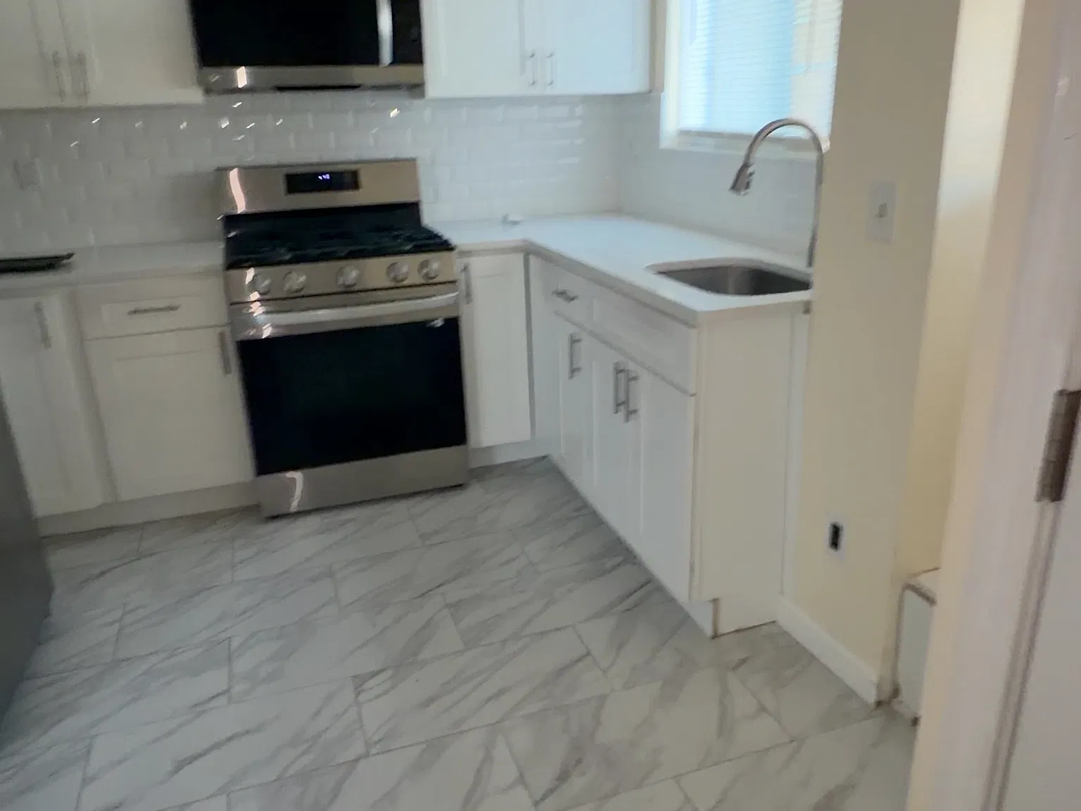 2 bed, 950 sqft, $1,800 — Photo 1