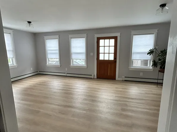 17 Davis St #17, Warren, RI 02885