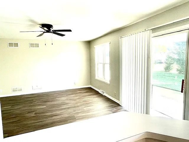 3 bed, 1.5 bath, 1395 sqft, $2,295 — Photo 3
