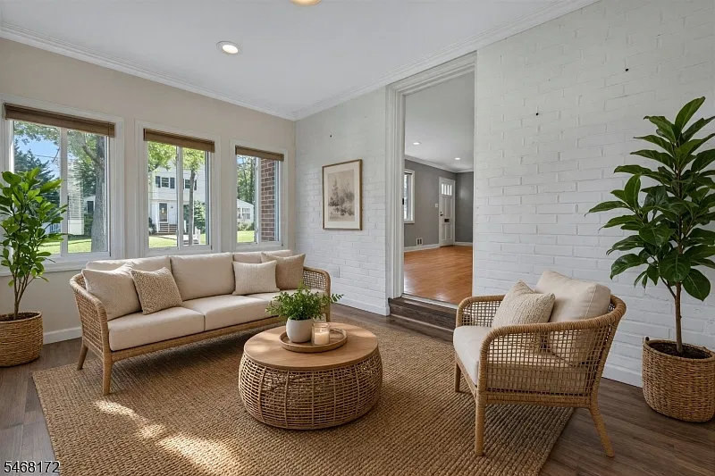 3 bed, 3.0 bath, $4,000 — Photo 4