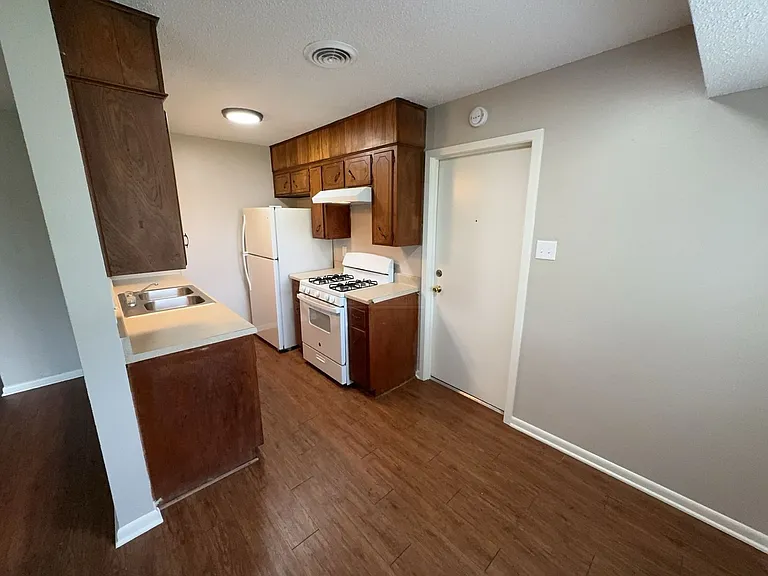 1205 Kathey Dr — Photo 6