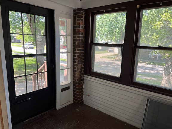 3rd image of 907 S 15th St