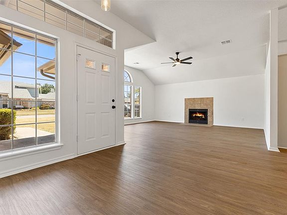 4th image of 1416 Bonnybrook St