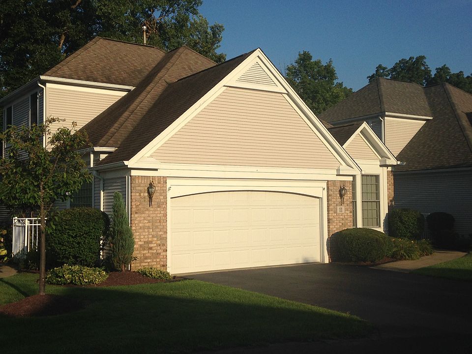 1st image of 11 Brookins Green Dr