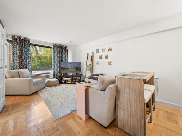 420 East 64th Street W1B image 2 of 8