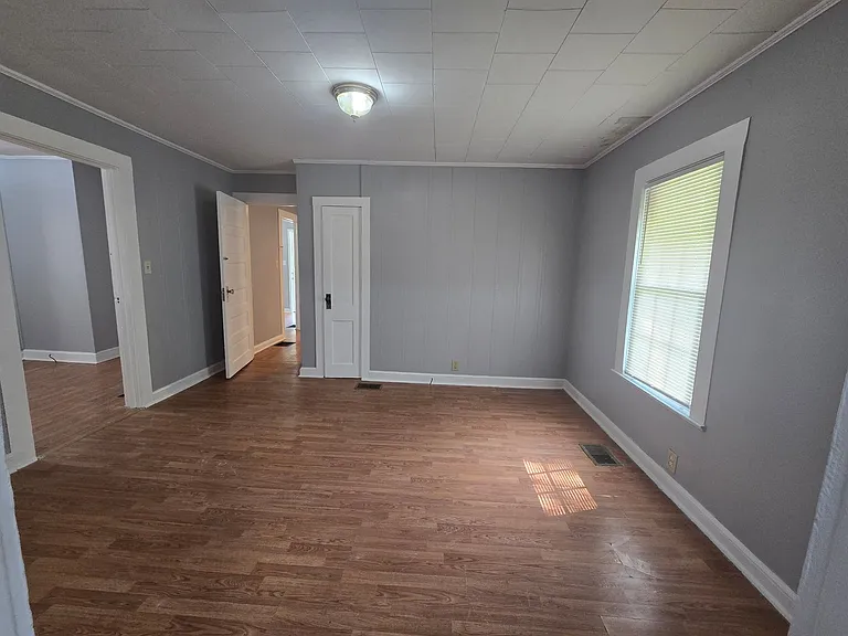 909 Gaines Ave — Photo 5