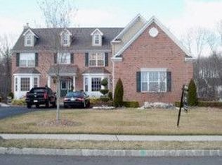 27 Bard Dr, Monroe Township, NJ 08831