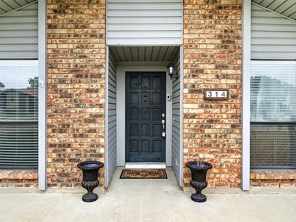 3rd image of 314 Willow Springs Ct