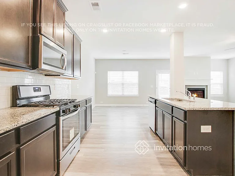3941 Lake Manor Way — Photo 9