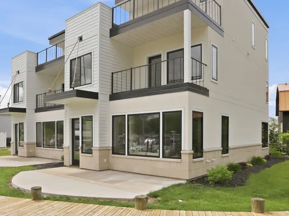 1 N Bailey Ave #1, South Haven, MI 49090