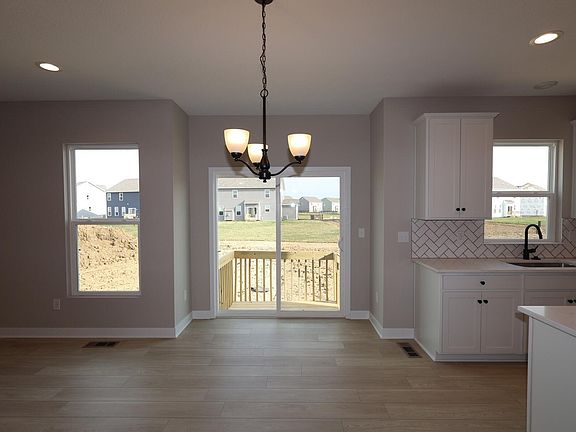 5th image of 1609 Kenneth Dr