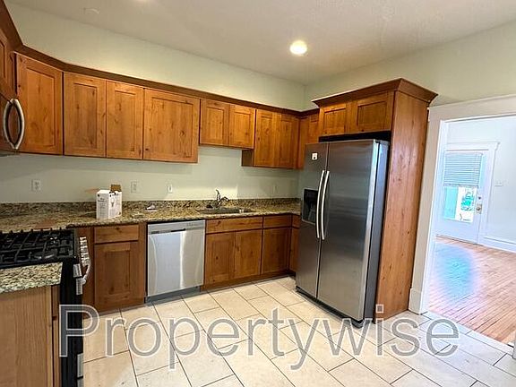 5th image of 918 E Laird Ave S