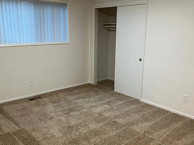 1341 W Hayes St — Photo 13