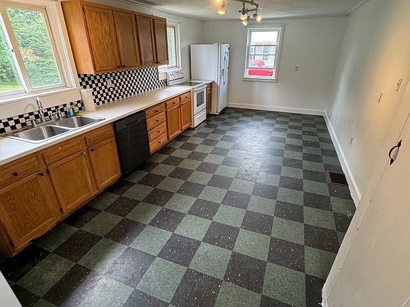 3rd image of 21 Hazel Ave