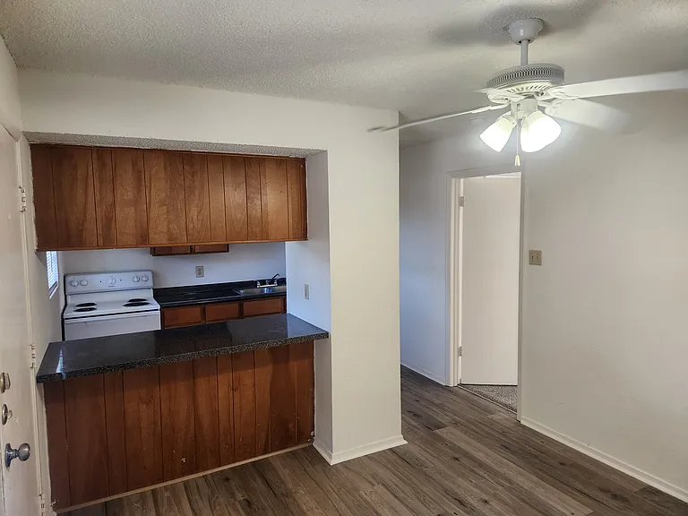 2400 Washington Ave — Photo 3