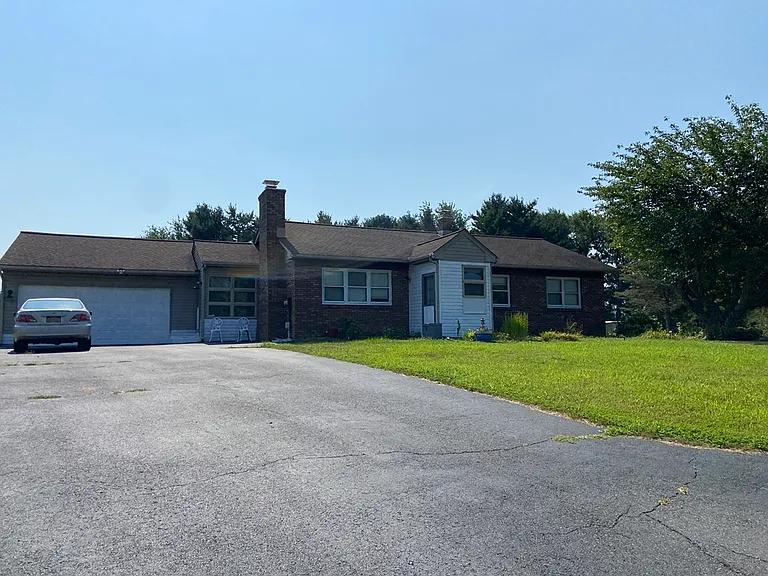 504 Red Oak Dr — Photo 1