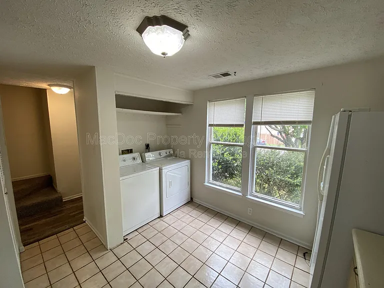 4749 Hedrick Ln — Photo 4
