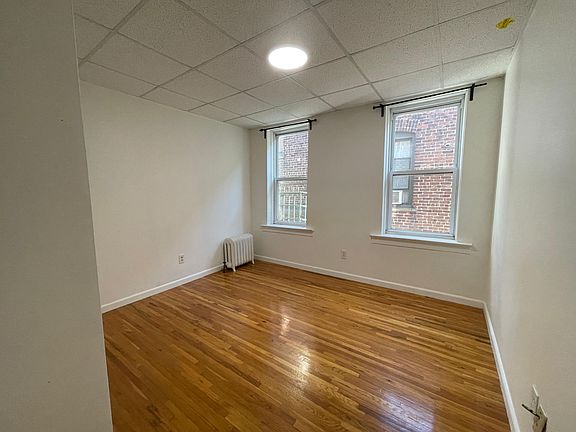 3rd image of 179 W 48th St #17E