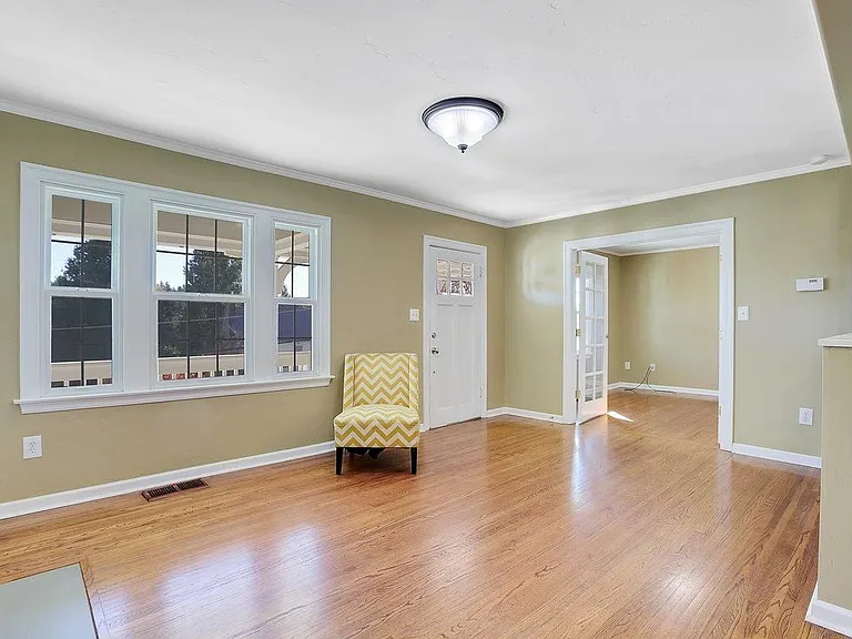 336 S Church St — Photo 7