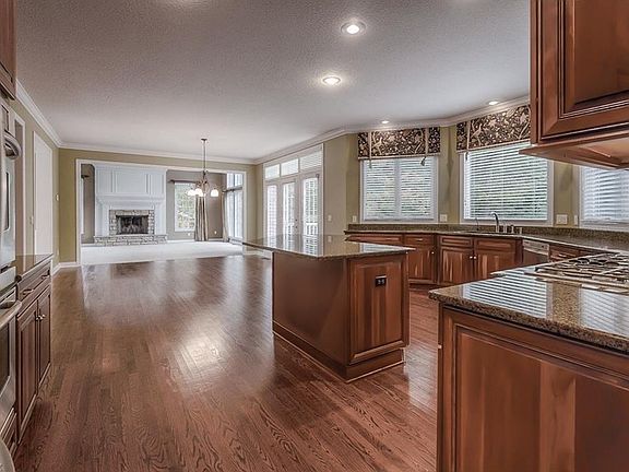 3rd image of 230 Meadow Oaks Trl