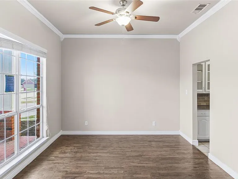 2622 Westwind Dr — Photo 2