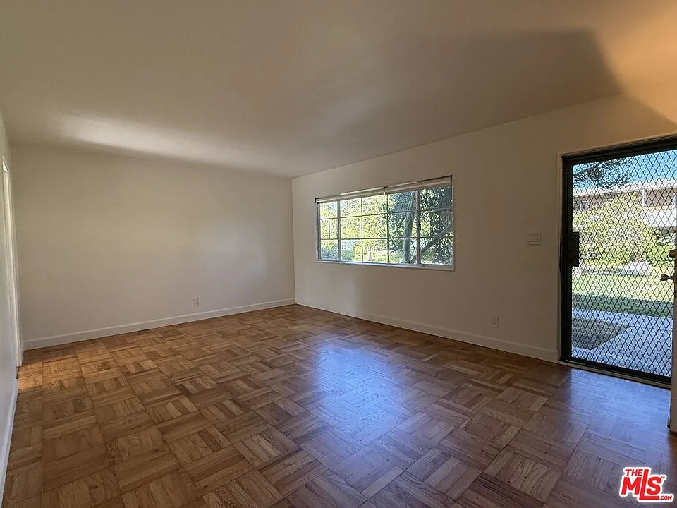 2 bed, 1.0 bath, 826 sqft, $3,400 — Photo 4