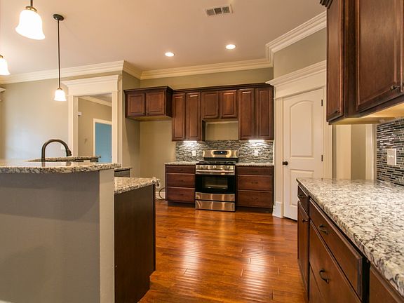 4th image of 160 Fleur De Lis Dr