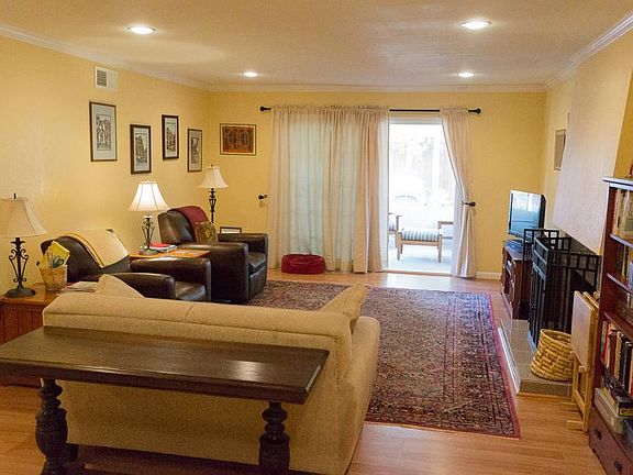 3rd image of 4362 Queensboro Way