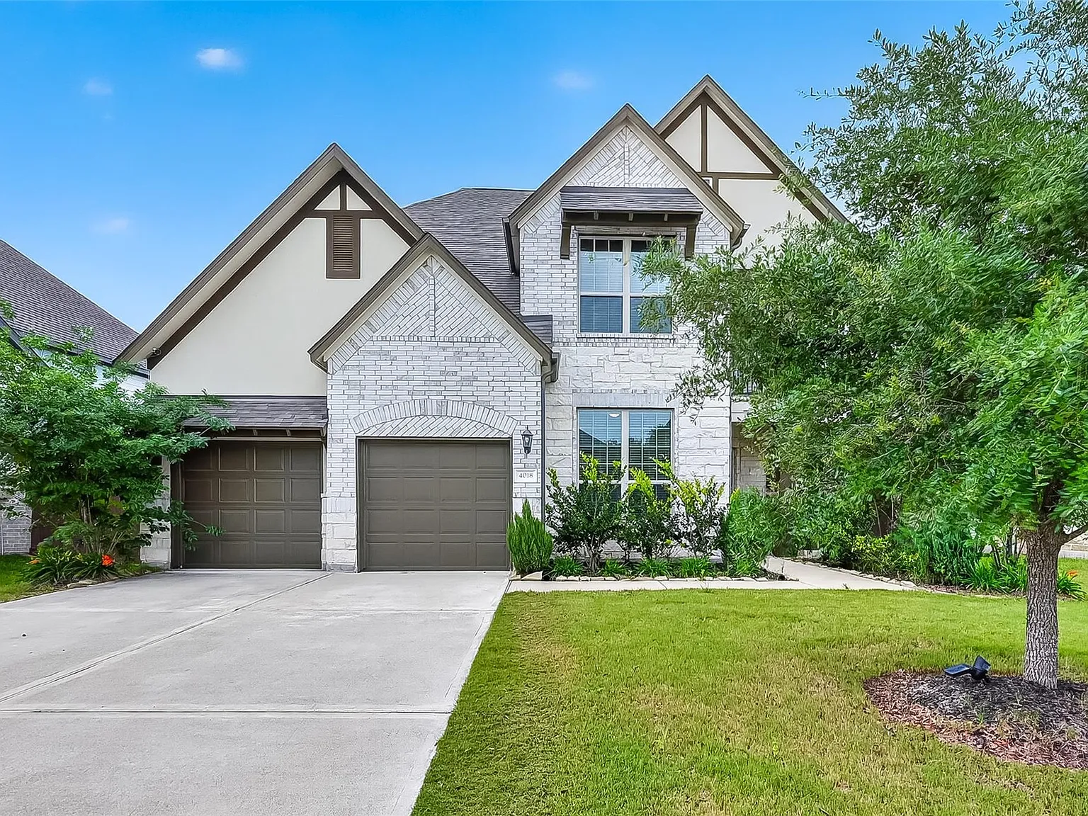 4 bed, 3.5 bath, 3219 sqft, $3,400 — Photo 1