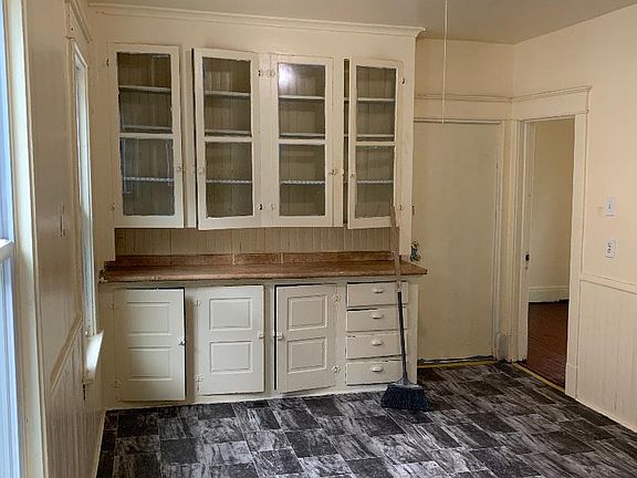 4th image of 422 Cornwall Ave #2
