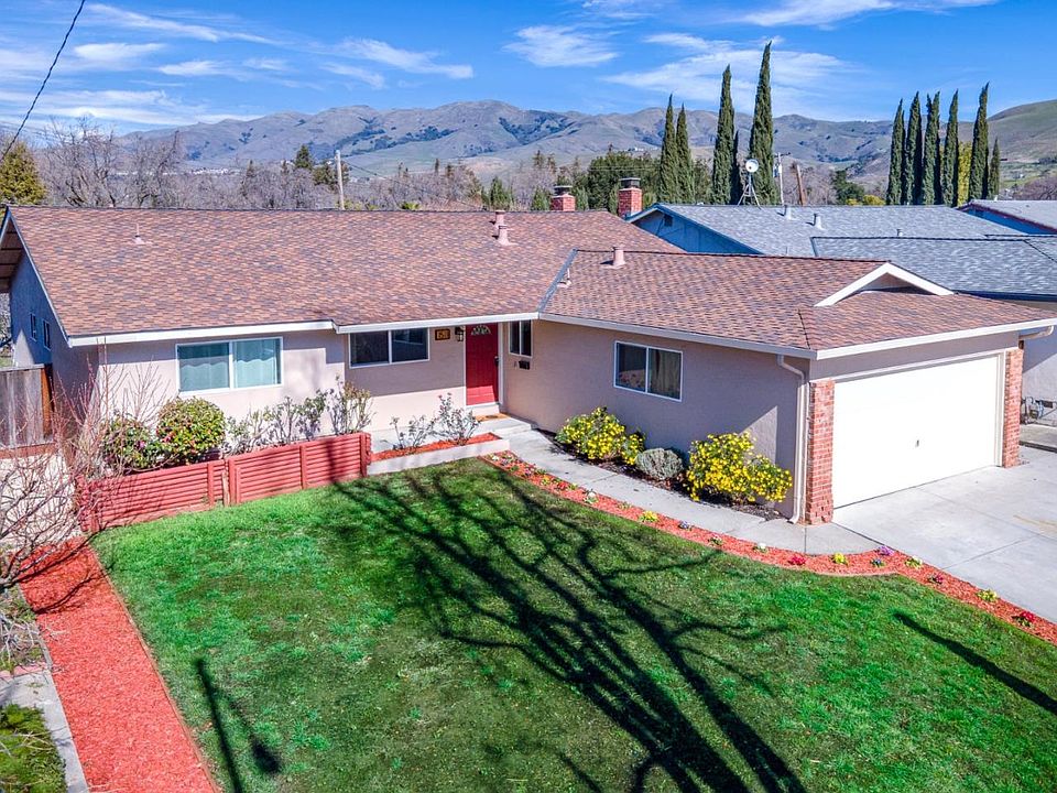 1st image of 1511 Yosemite Dr