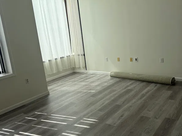 333 N 10th St APT C, Philadelphia, PA 19107