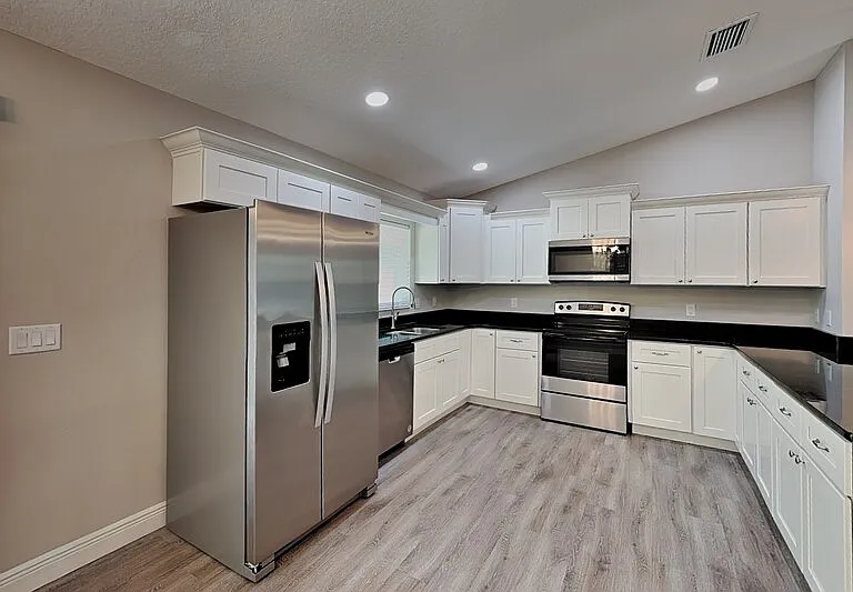 7961 N Primrose Dr — Photo 4
