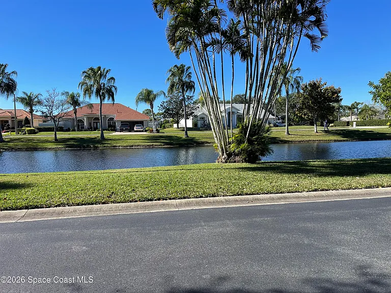 729 Kenwood Cir — Photo 16