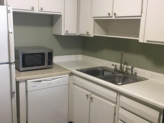 3rd image of 3831 W End Ave #C24