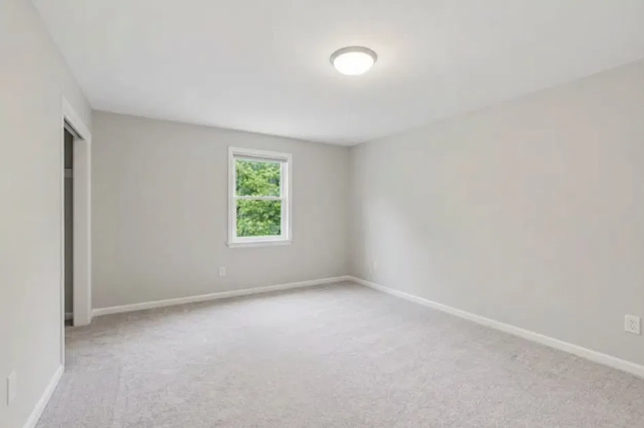 4 bed, 2.5 bath, 2190 sqft, $4,500 — Photo 4