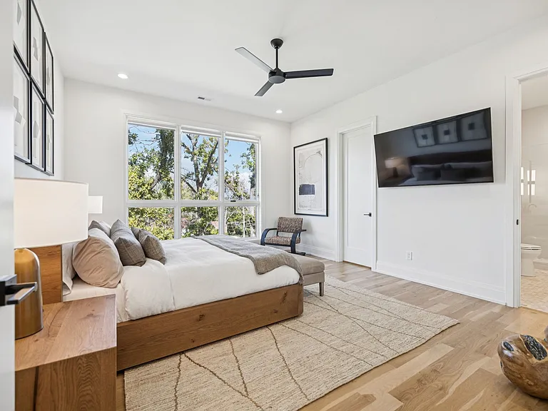 1323 Harding Pl — Photo 34