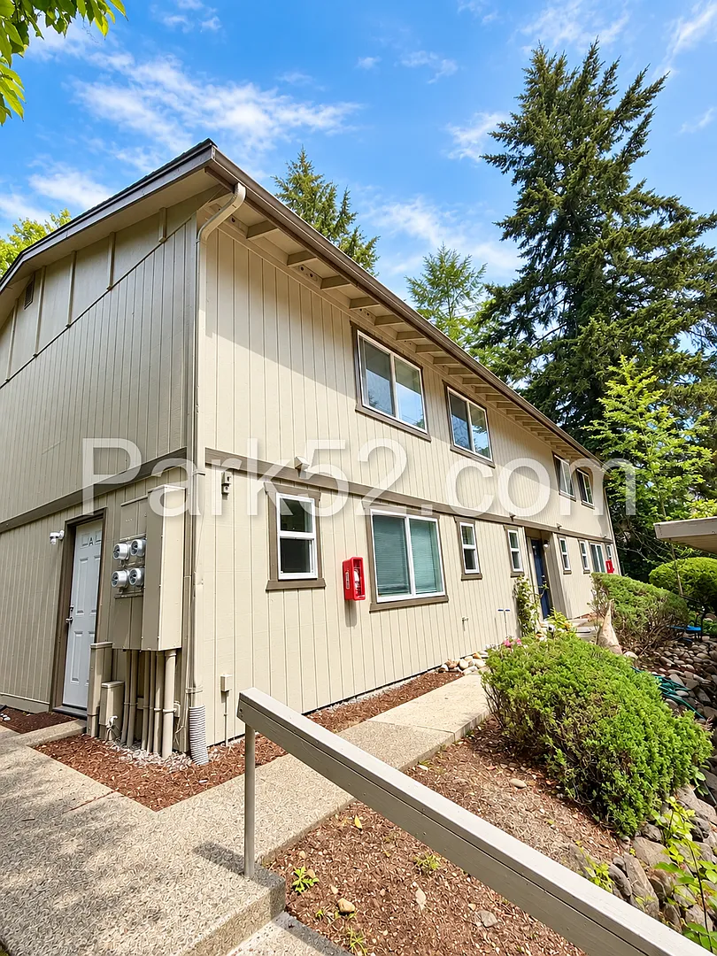 First Full Month FREE! Updated 2 Bedroom University Place Townhome — Photo 2