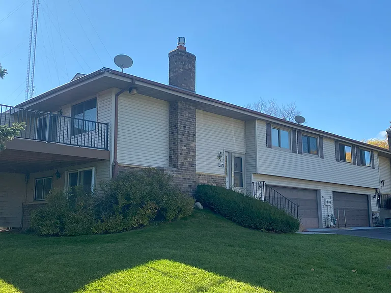 4176 Sylvia Ln S — Photo 1
