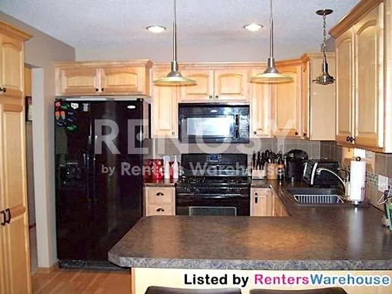 3351 Grimes Ave N — Photo 5