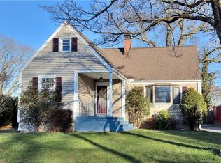 40 Acton Rd, Bridgeport, CT 06606